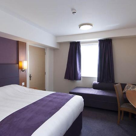 Premier Inn Manchester - Handforth Extérieur photo
