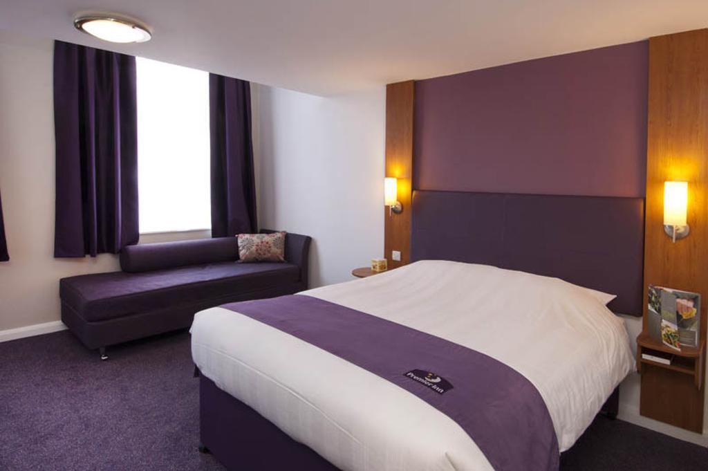 Premier Inn Manchester - Handforth Extérieur photo