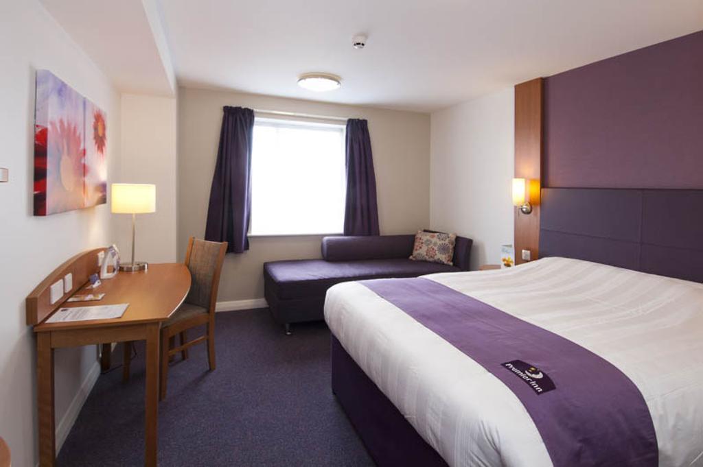Premier Inn Manchester - Handforth Extérieur photo