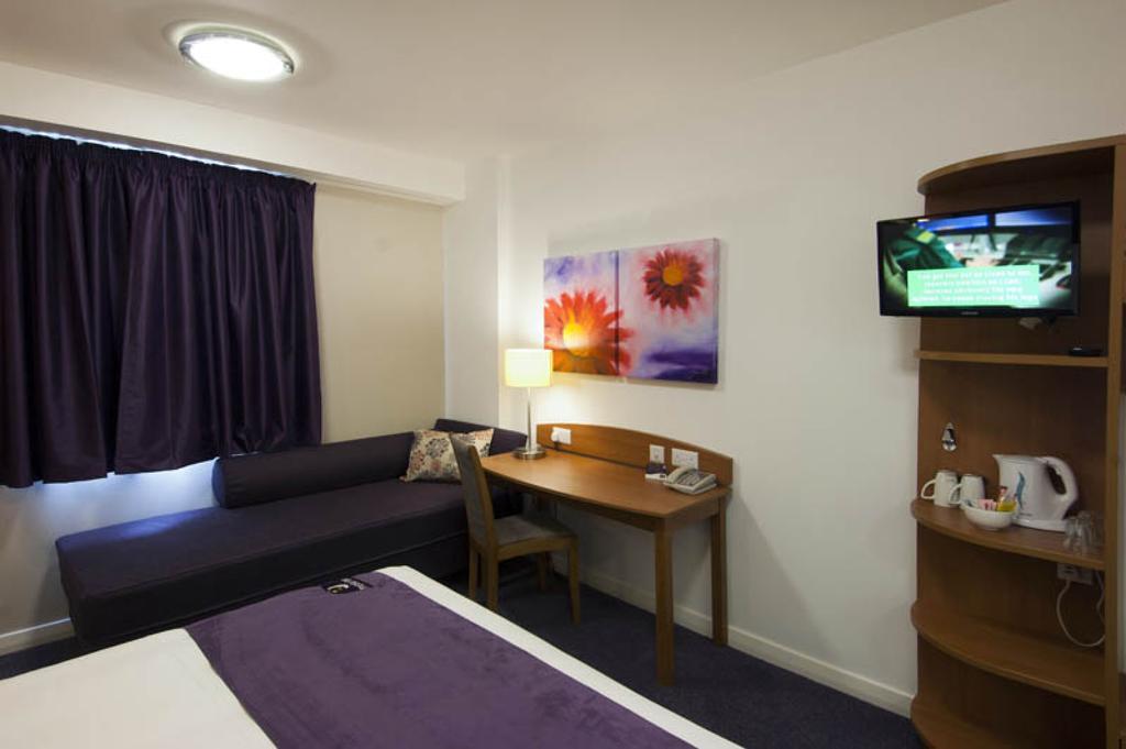 Premier Inn Manchester - Handforth Extérieur photo