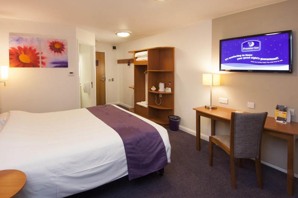 Premier Inn Manchester - Handforth Extérieur photo