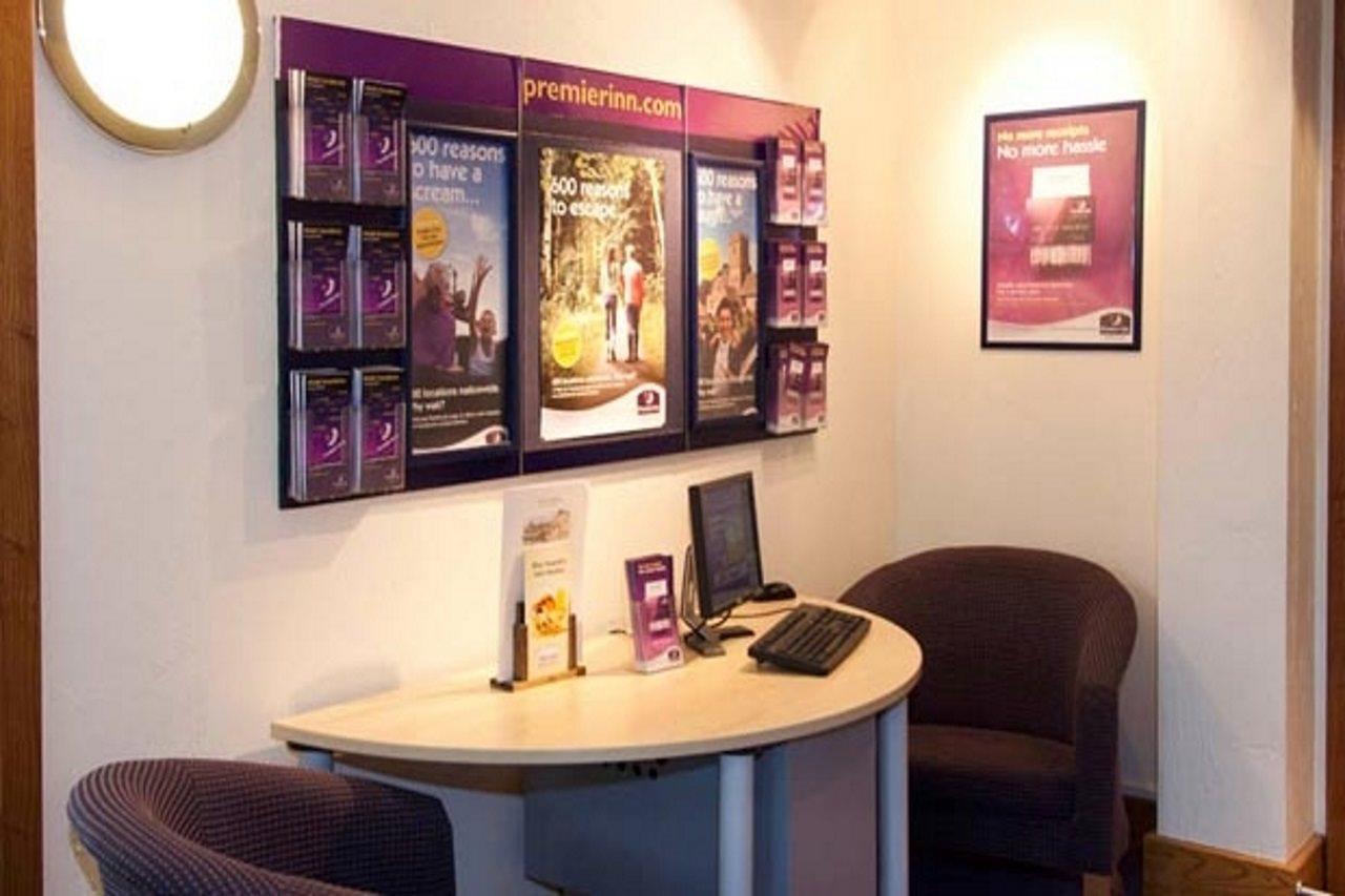 Premier Inn Manchester - Handforth Extérieur photo