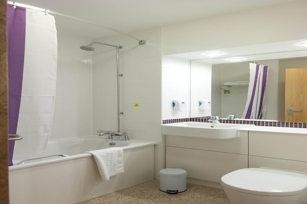 Premier Inn Manchester - Handforth Extérieur photo