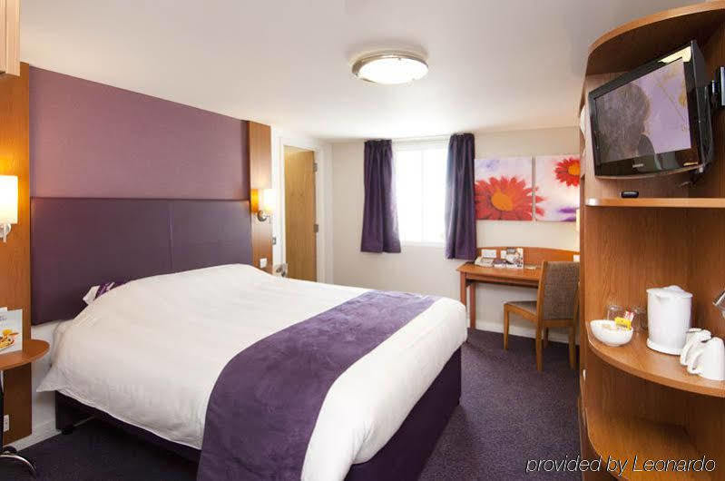 Premier Inn Manchester - Handforth Extérieur photo